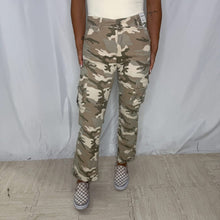 Load image into Gallery viewer, Stomp in Pants | CAMO
