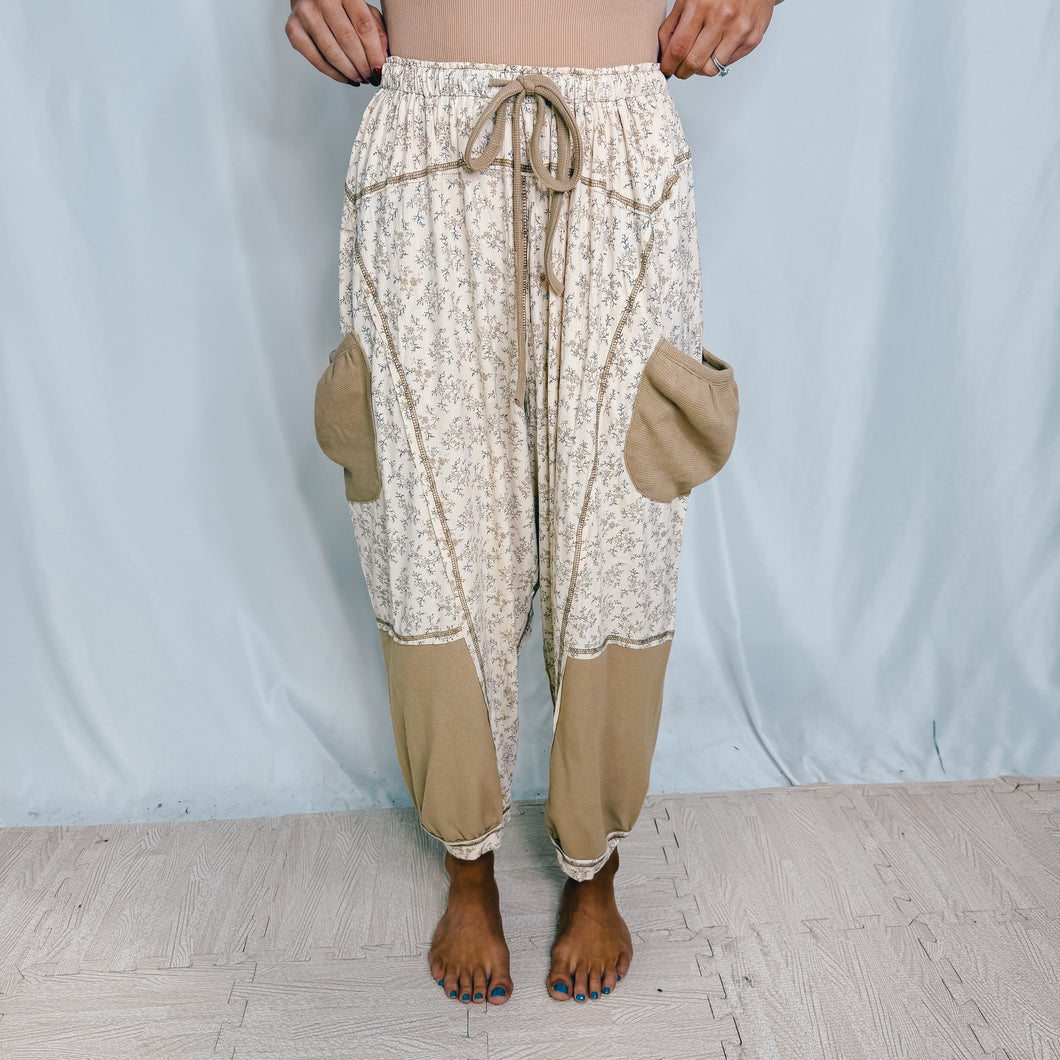 Caramel Latte Floral Pants | BEIGE