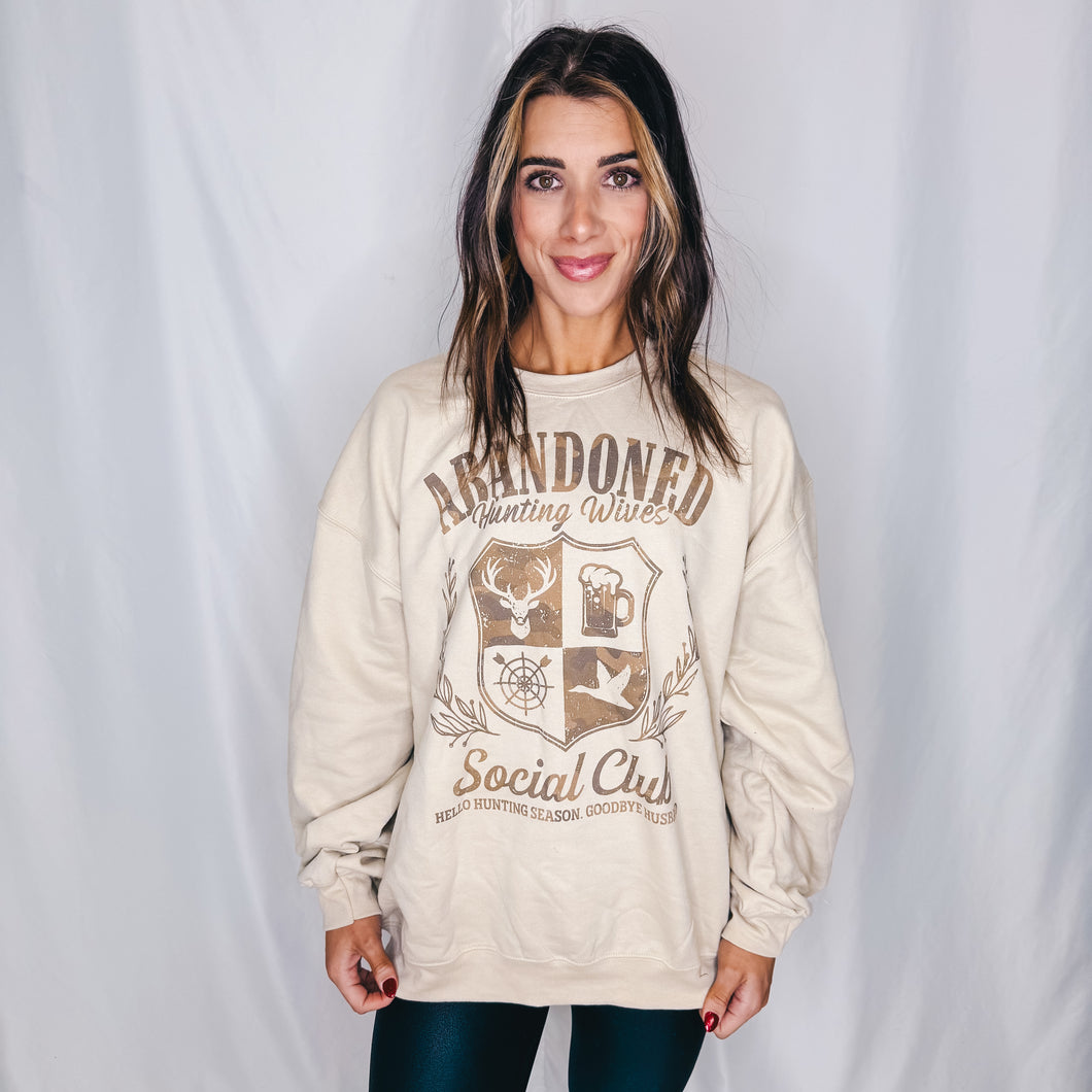 Abandoned Hunting Wives Crewneck | SAND