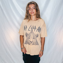 Load image into Gallery viewer, Def Leppard Vintage Graphic Tee | TAN BLACK MIX
